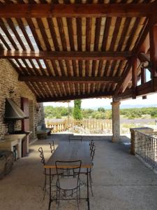 Maison de caractère dans Luberon avec piscine