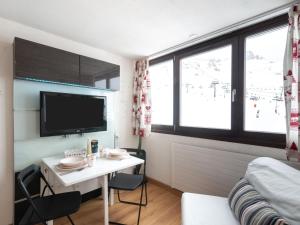 Appartements Studio Palafour-6 by Interhome : photos des chambres