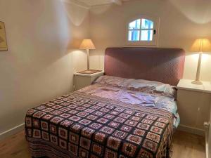 Maisons de vacances Jolie maison avec Jacuzzi - Place des Lices a 350m : photos des chambres