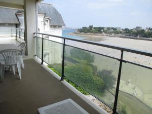 Appartements Appartement Dinard Plage : Appartement avec Terrasse - Vue sur Mer