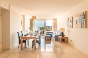 2214-Modern apt with private beach