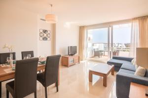 2214-Modern apt with private beach