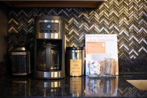 HostWise Stays - Chalk Art House - Chalkboard Wall, Private Parking, Patio