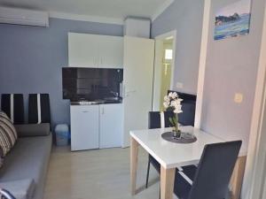 Apartmani Lana, 40 metara do mora, Seline (4+1) 