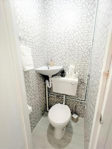 Stepney Green Comfy Double bed rooms 14