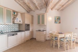 Mansion On The Hill img8