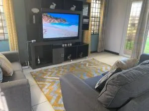 SeaFront Vacation Home Stay - Caymanas