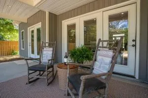 Relax, Rewind, Repeat - New Country Cottage - Oakview