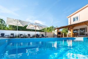 Vacation villa Matic with 7 bedrooms