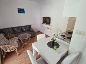 Apartmani Lana, 40 metara do mora, Seline (2+1) 