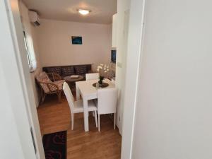 Apartmani Lana, 40 metara do mora, Seline (2+1)