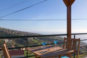 Authentic Rural Retreat With Green Fields & Ocean Views - Orchid House Arco da Calheta