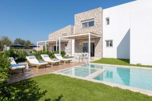 OSSIANO POOL VILLAS, Heating Pool, 2 min drive to Haraki Beach & 10 to Lindos