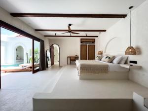 Biệt Thự Có Hồ Bơi Riêng (Villa with Private Pool)