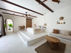 Biệt Thự Có Hồ Bơi Riêng (Villa with Private Pool)