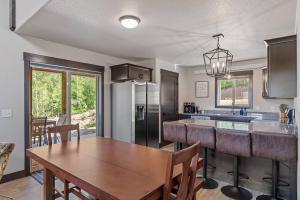 High Mountain Rustic Cabin Hot Tub Game Loft