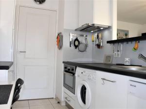 Appartement Climatisé 3P, Piscine, Terrasse Sud, Parking Privé, Proche Plage et Gare - FR-1-252A-70