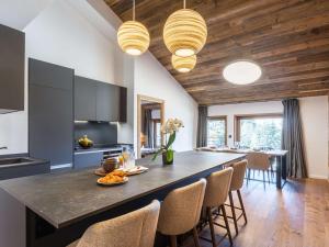 Joli duplex 8 pers, skis aux pieds, parking couvert, Courchevel Village - FR-1-631-108