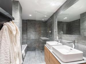 Joli duplex 8 pers, skis aux pieds, parking couvert, Courchevel Village - FR-1-631-108