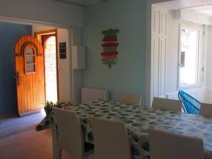 Maisons de vacances Maison Saint-Cast-le-Guildo, 4 pieces, 6 personnes - FR-1-700-3 : photos des chambres