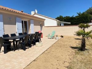 Maison Familiale Idéale : Proche Mer et Centre, Calme, Terrasse, 8 Pers, WiFi, Garage - FR-1-231-275