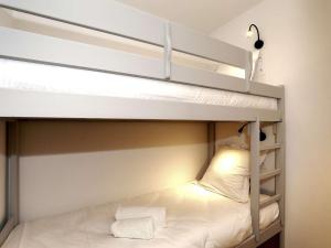 Appartement rénové 42m² - 4 pers - Courchevel 1550, Sud, skis aux pieds, proche centre, parking inclus - FR-1-631-121