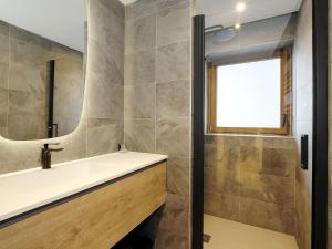 Appartements Appartement neuf et spacieux proche des pistes a Courchevel Le Praz - FR-1-568-32 : photos des chambres