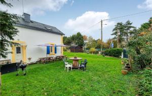 Maisons de vacances Awesome home in Vannes with 2 Bedrooms and WiFi : photos des chambres