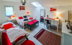 Maisons de vacances Awesome home in Vannes with 2 Bedrooms and WiFi : photos des chambres