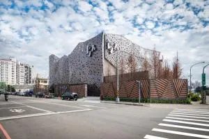 Birdman Motel - Sung-chu-li