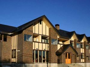 Lake side inn Beehive