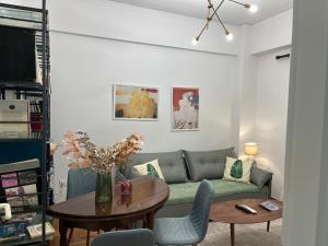 Alex’s home next to Laiko