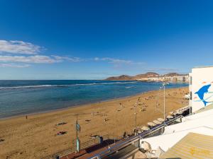 Living Las Canteras - BEACHFRONT and HUGE TERRACE