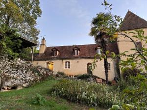 Maisons de vacances Colourful country house with large garden, very large pool and forest : photos des chambres