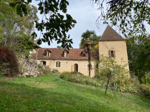 Maisons de vacances Colourful country house with large garden, very large pool and forest : photos des chambres