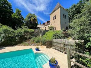 Maisons de vacances Colourful country house with large garden, very large pool and forest : photos des chambres