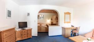 Deluxe Triple Room room in Hotel Rotlechhof