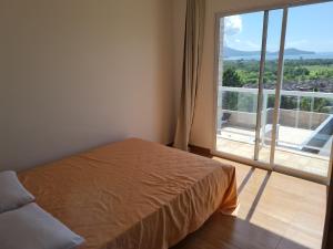 Casa Vista pro mar e piscina em caraguatatuba