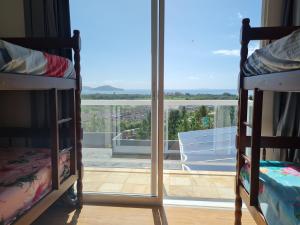 Casa Vista pro mar e piscina em caraguatatuba