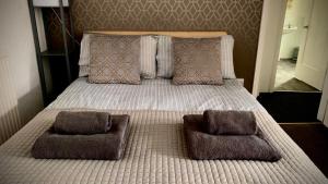 3 Studio Avenue House