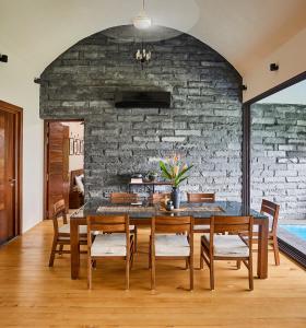 SaffronStays Yahvi Waters by Kosha Villas - 2-BR villa near Pawna Lake with infinity pool and bonfire setup