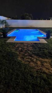 Las Casitas de la Barrosa con jardín y piscina