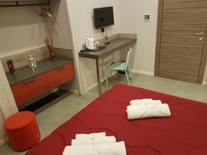 Double Room with Private External Bathroom room in Your Home in Naples