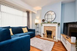 Peaceful Manchester house with garden and parking