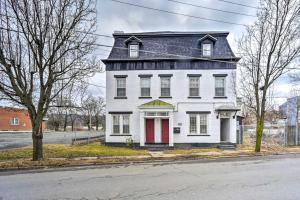 obrázek - Troy Townhome 10 Mi to Downtown Albany!