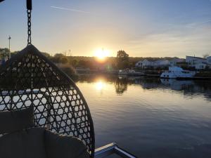 Bateaux-hotels Escale Royale Isle Adam : Cabine Familiale dans un Bateau