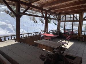 Scuol in schönem Engadinerhaus