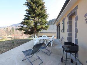 Maisons de vacances Maison recente 70m² | 8 pers | 3 chambres | Terrasse | Parking | La Bourboule - FR-1-608-203 : photos des chambres