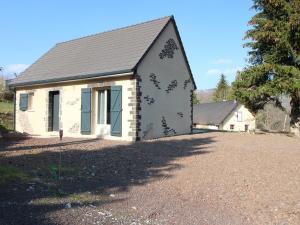 Maisons de vacances Maison recente 70m² | 8 pers | 3 chambres | Terrasse | Parking | La Bourboule - FR-1-608-203 : Maison de Vacances (8 Adultes)