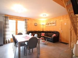 Le Mont-Dore : Chalet 4 chambres avec garage et terrasse - FR-1-608-223
